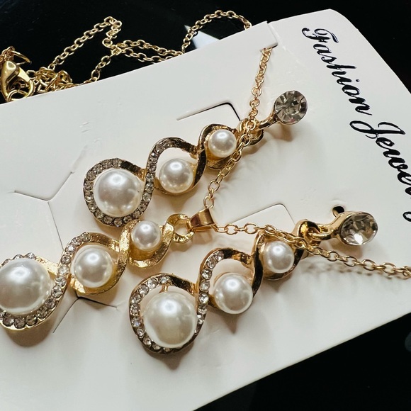 Gold Faux Pearl Dangle Earrings and Necklace Set - Picture 2 of 4